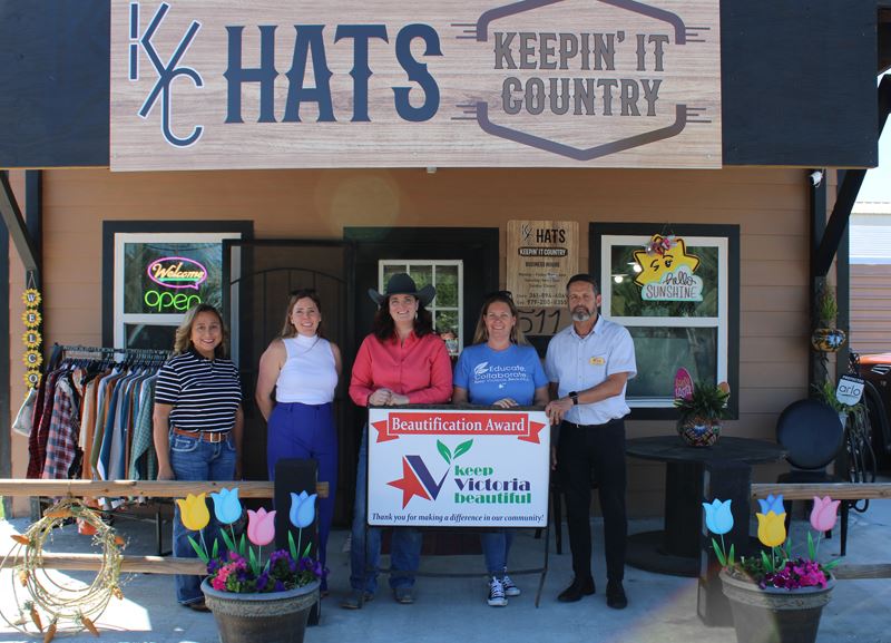 Group photo in front of a small rustic building with Easter decor